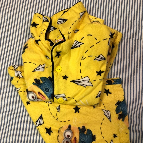 2 Boys Size 2T pajama sets. - Picture 4 of 7